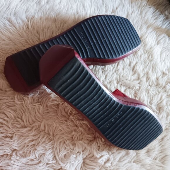 A Versatile Choice! Comfy & Classy in Oxblood Red Leather - Picture 4 of 7